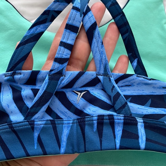 Old navy sport bra - Picture 3 of 4